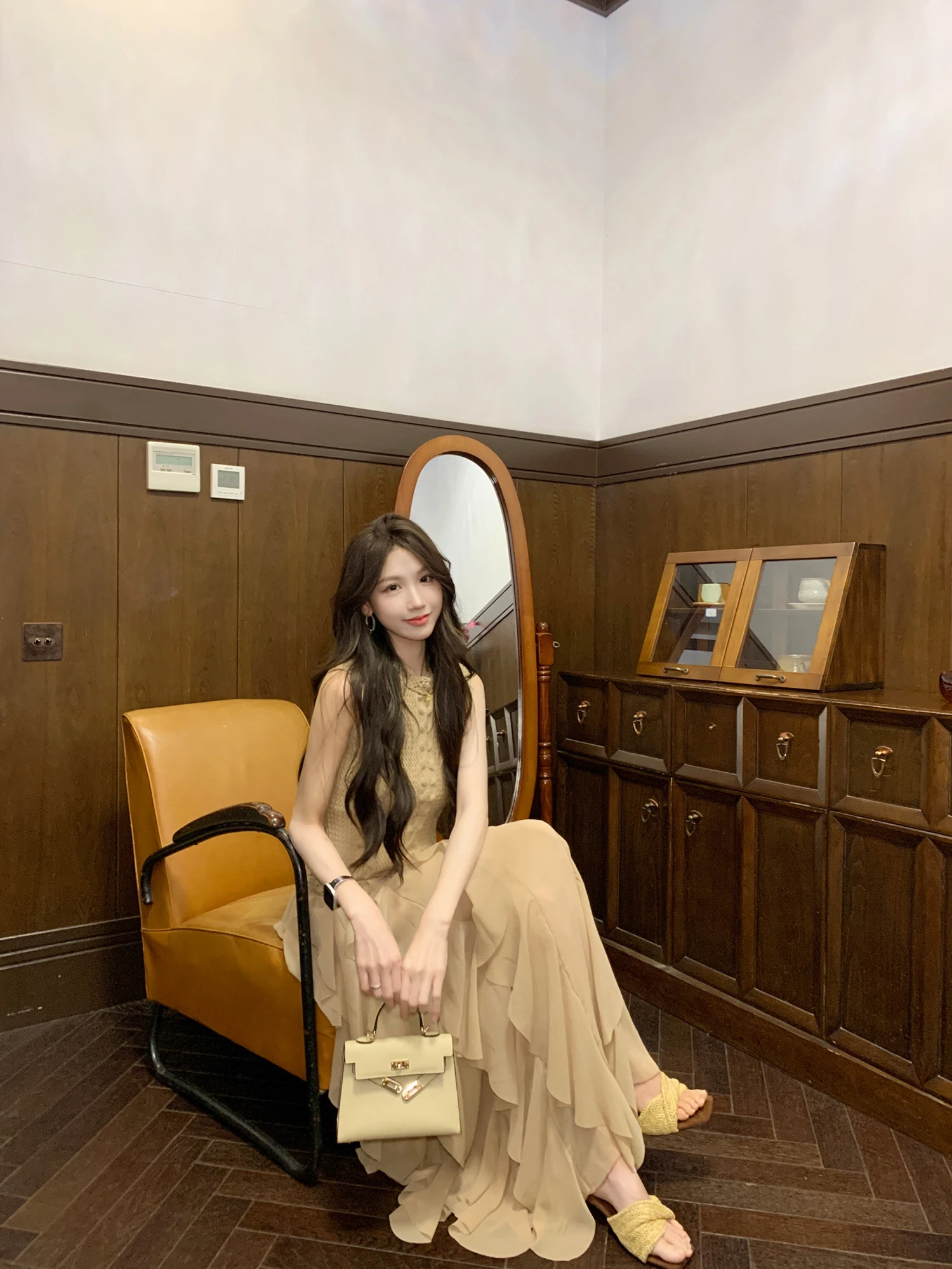 

Gogogo Home Vintage Knitted Hand Hooked Flower Sleeveless T-Shirt Women's New 2026 Half Skirt Design Spring Fashion Set