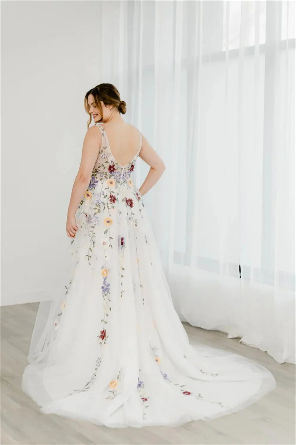 Белые свадебные платья на тонких бретельках по индивидуальному заказу, элегантное свадебное платье трапециевидной формы без рукавов, свадебное платье с цветочным шлейфом