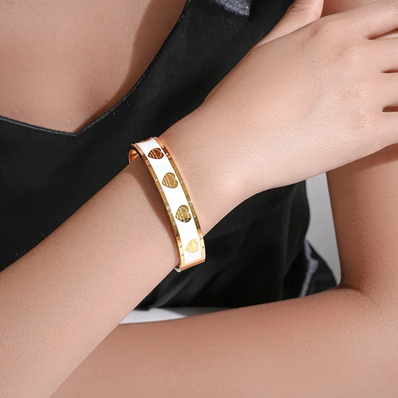 Doppelseitiges Diamant-Herz-Armband für Damen, schwarz-weißes Emaille-Armband, minimalistische hochwertige neue Halskette, Herz-Ohrringe