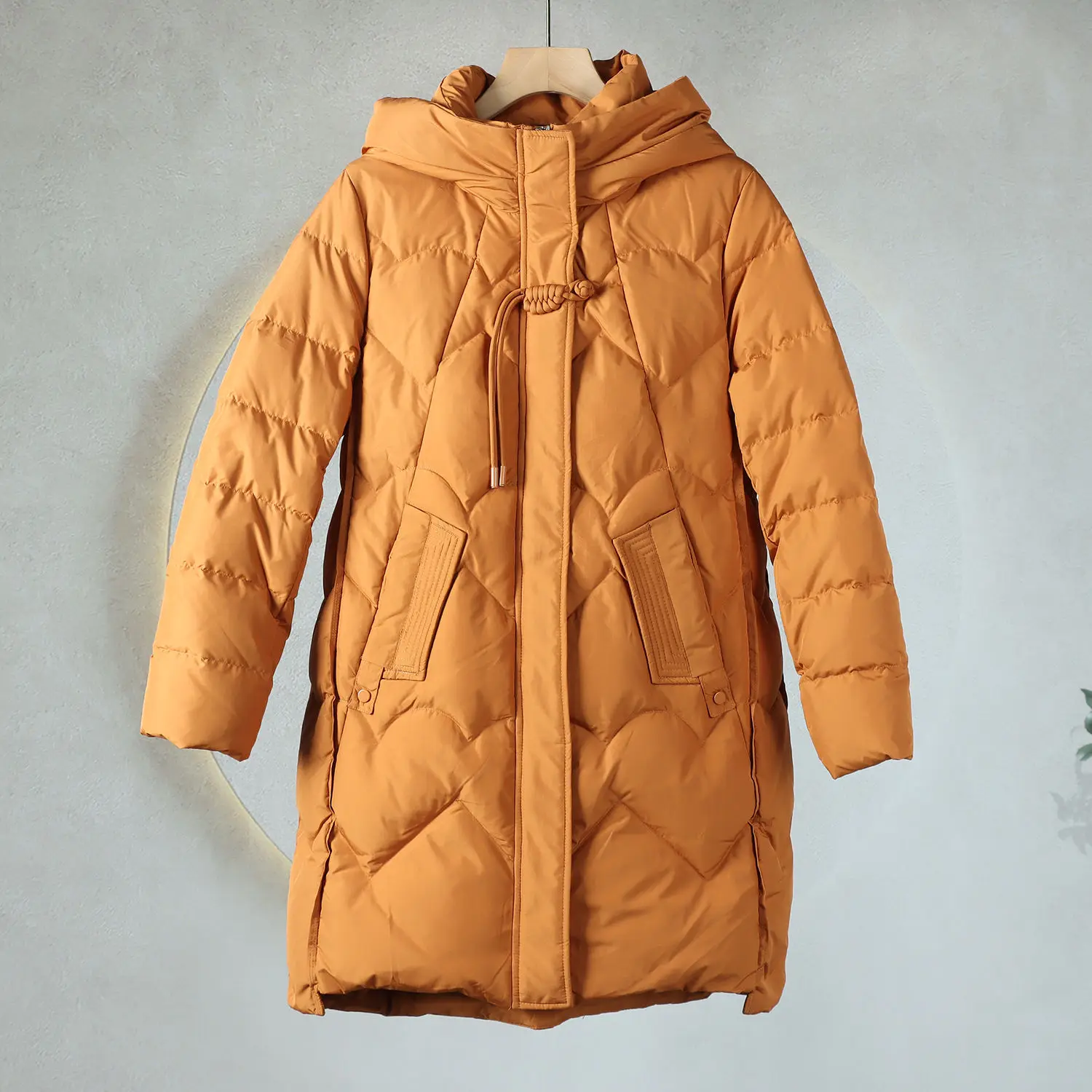 Nueva chaqueta de invierno europea para mujer, chaqueta ajustada con capucha de plumón de pato blanco para ir al trabajo