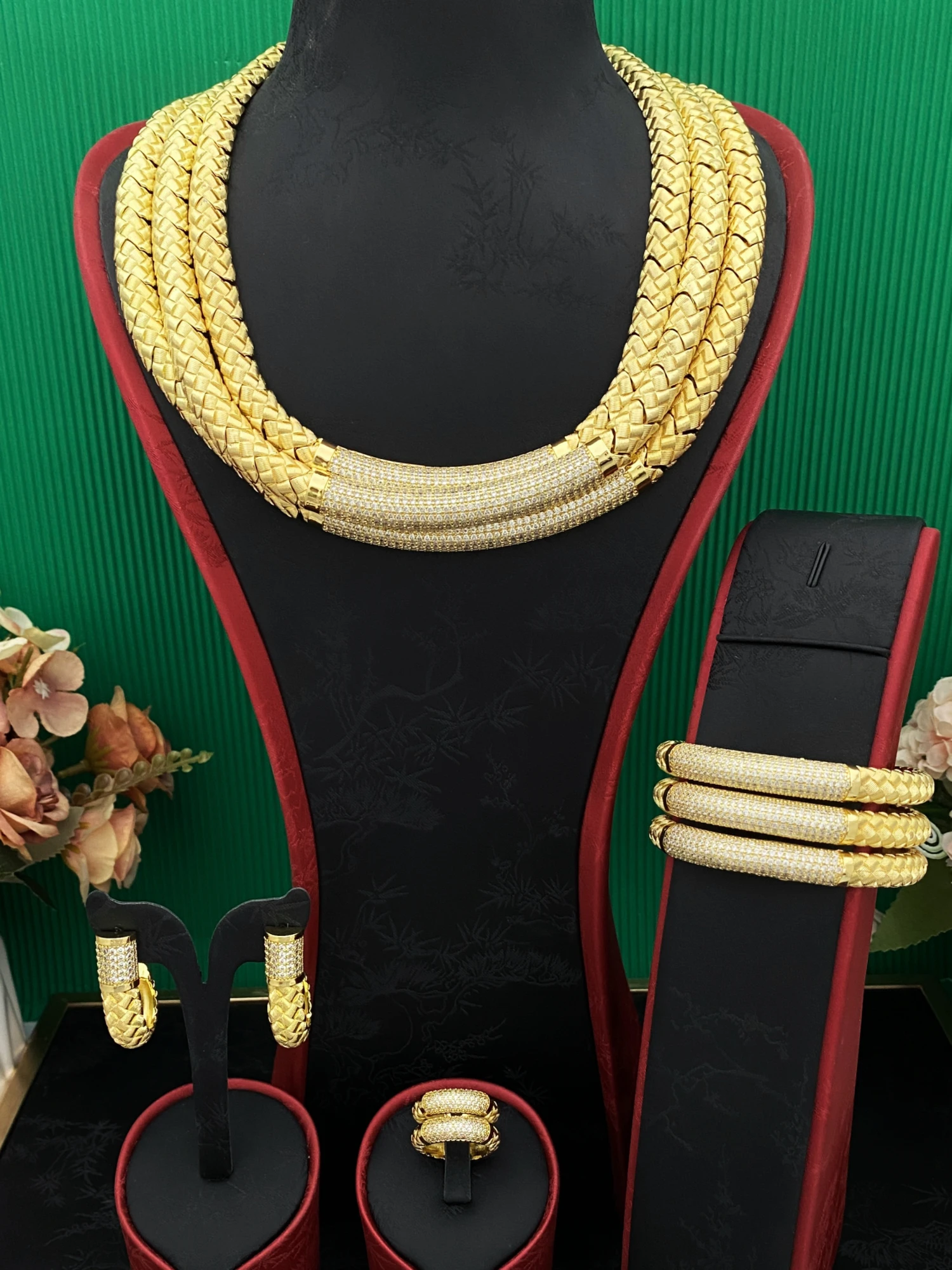 مجموعة مجوهرات نسائية مطلية بالذهب على طراز JRH Dubai مع سوار من الزركون الاصطناعي وقلادة وأقراط وإكسسوارات زفاف فاخرة