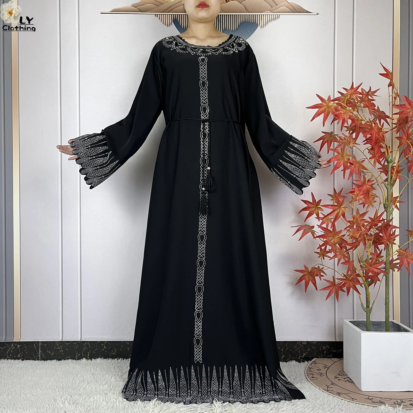 عباية جديدة لعام 2025 دبي فستان إسلامي فاخر للنساء عباية نسائية عربية أنيقة ماسية فضفاضة إسلامية بأكمام طويلة ملابس تركية