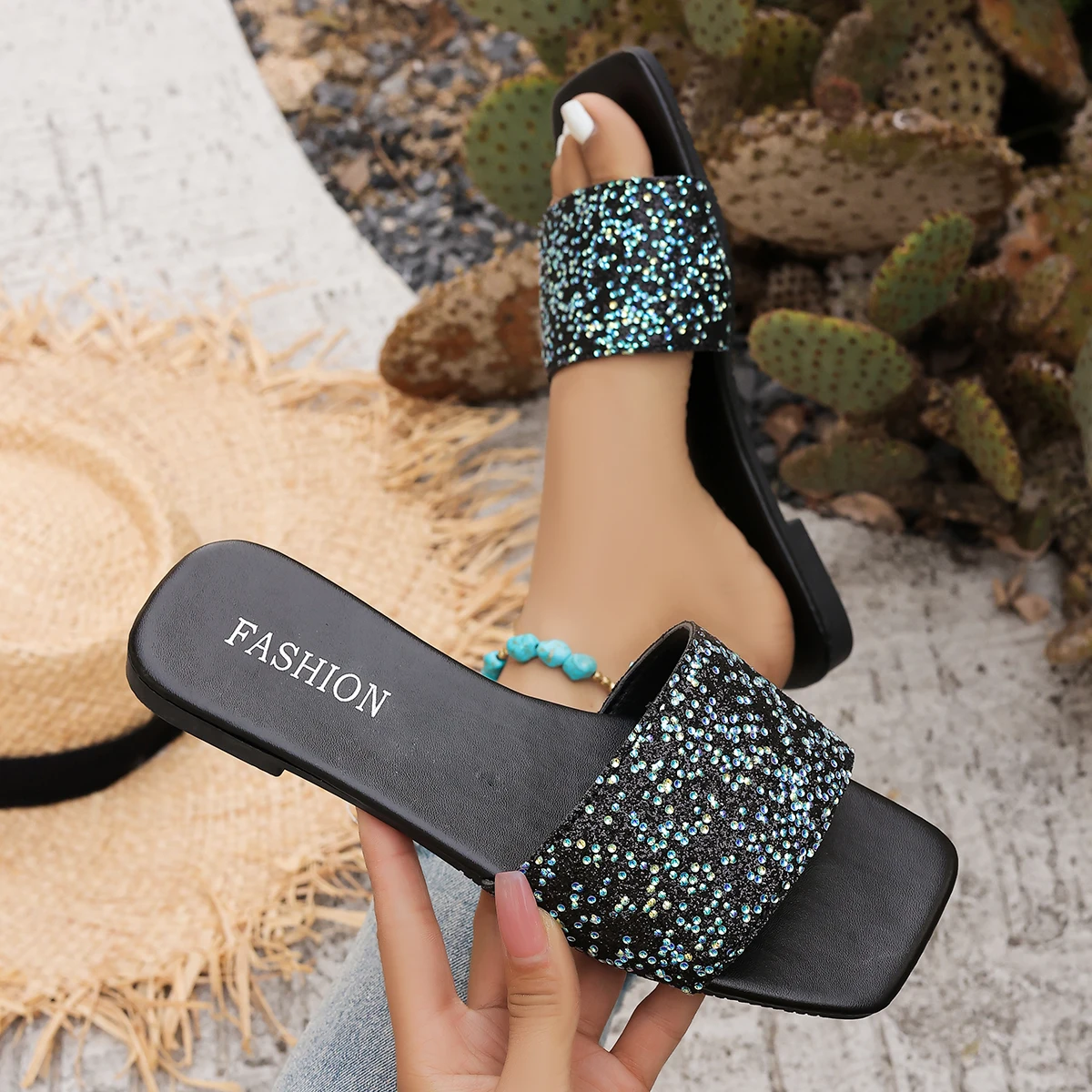

Легкие женские тапочки, летние модные сандалии на платформе, уличные тапочки на плоской подошве, модные пляжные тапочки, женские шлепанцы на толстой подошве