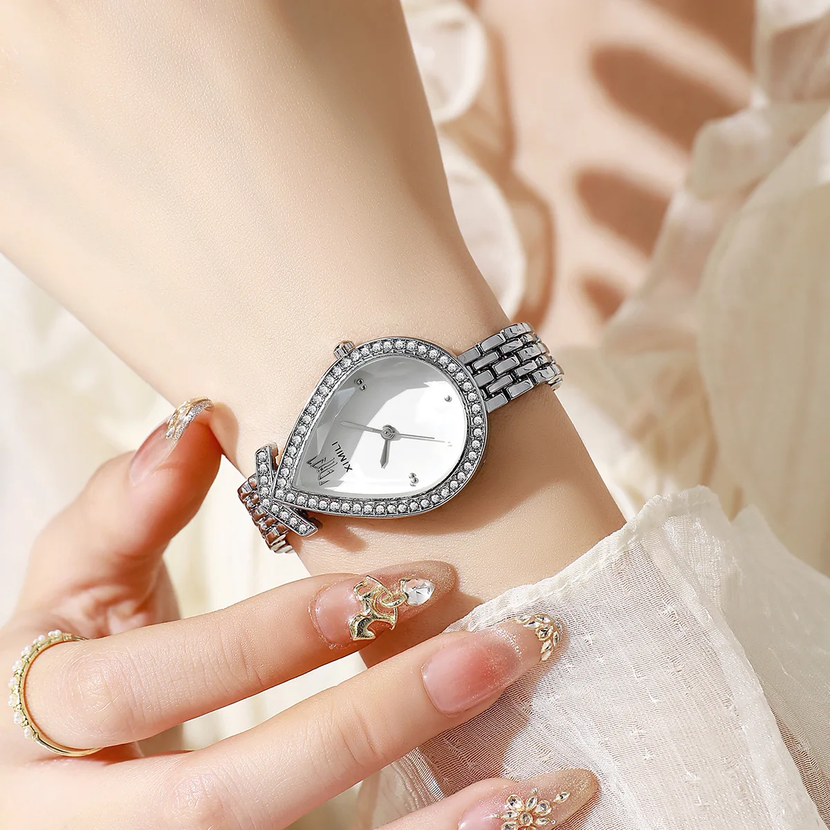 New Vintage Creative Watch for Women with Diamond-Studded Teardrop Dial High-Quality Design Ladies' Wristwatch Unique Gift Reloj