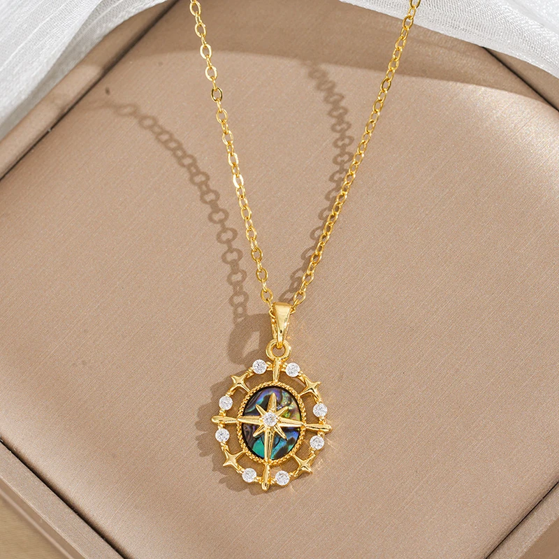 Fotografia 5: Colar pingente North Star de luxo francês com placa redonda incrustada com zircônio e estrela octogonal, colar requintado.