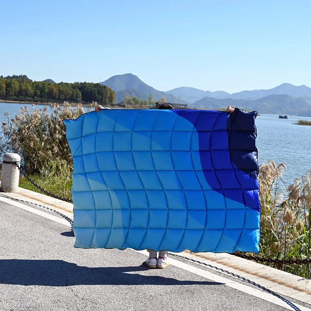 

Waterproof Outdoor Blanket - Lightweight & Compact for Beach, Picnic and Camping