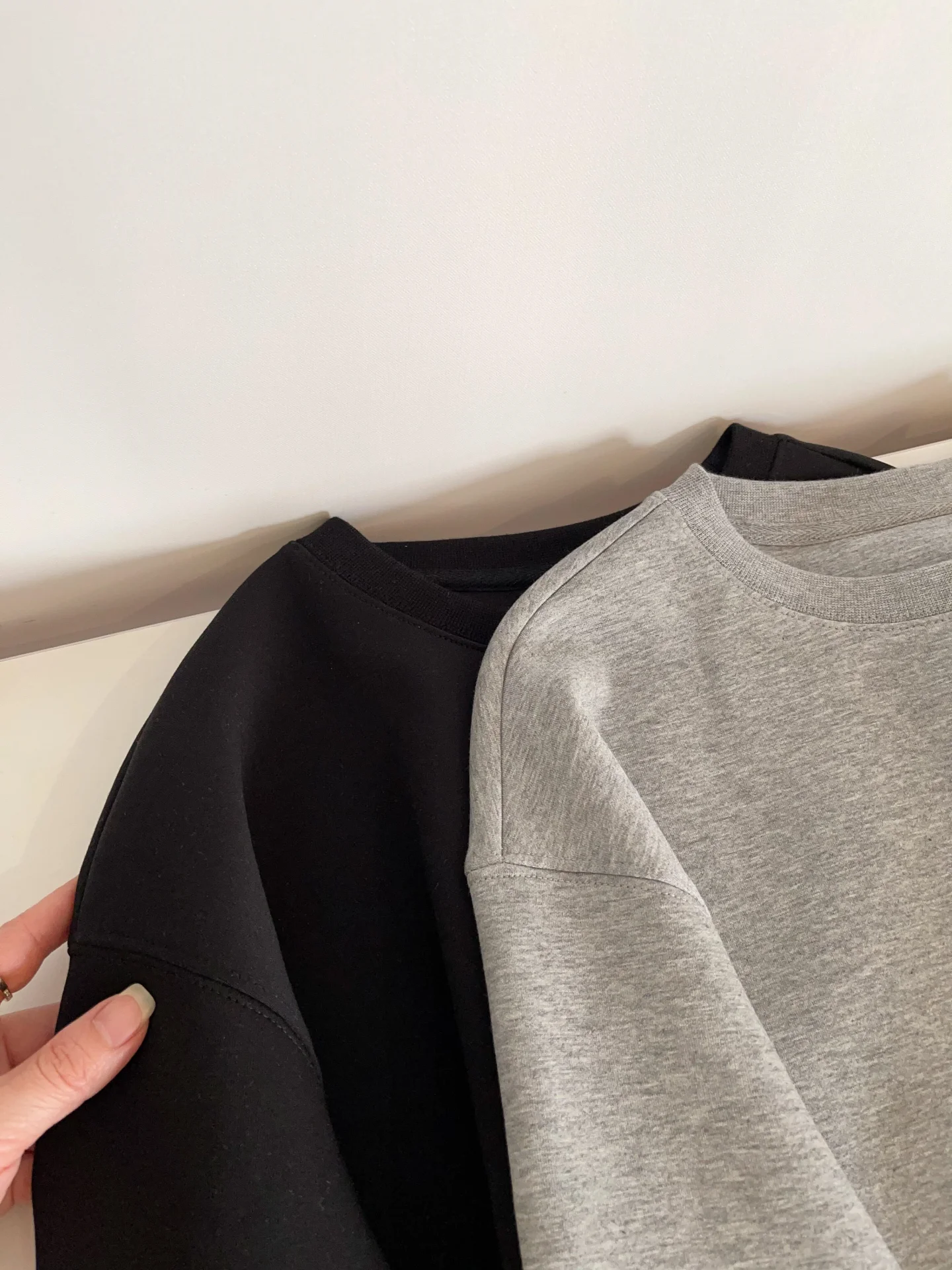 レトロエレ刺繍ロングスリーブフーディー 春秋用 ゆったりスリムフィット 多用途 メンズ レディース スウェットシャツ