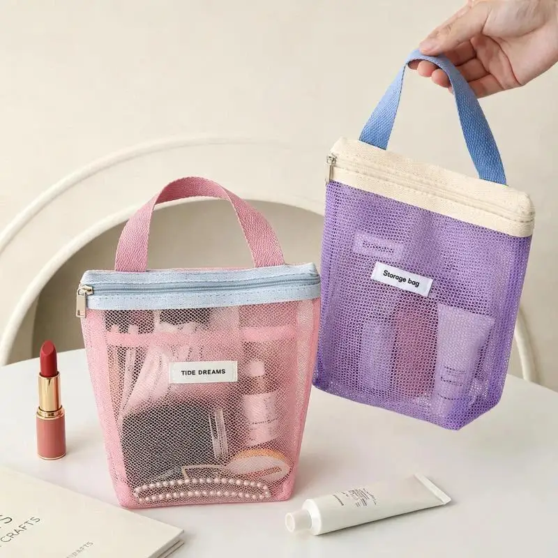 Atmungsaktive Kosmetiktasche aus Mesh mit sicherem Reißverschluss und bequemem Griff für die Organisation von Make-up und Hautpflegeartikeln auf Reisen. – Detail 7