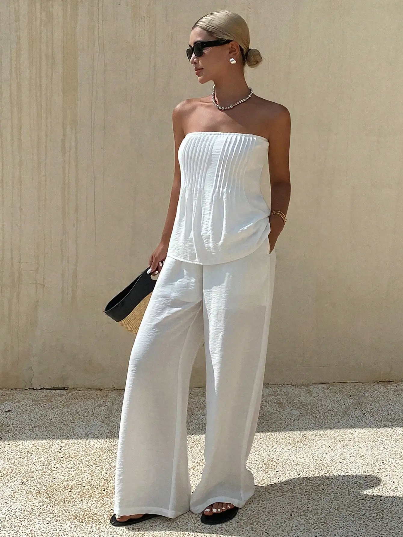 여성용 화이트 투피스 세트: 플리츠 스트랩리스 탑 & 와이드 레그 팬츠, 여름 캐주얼 의상