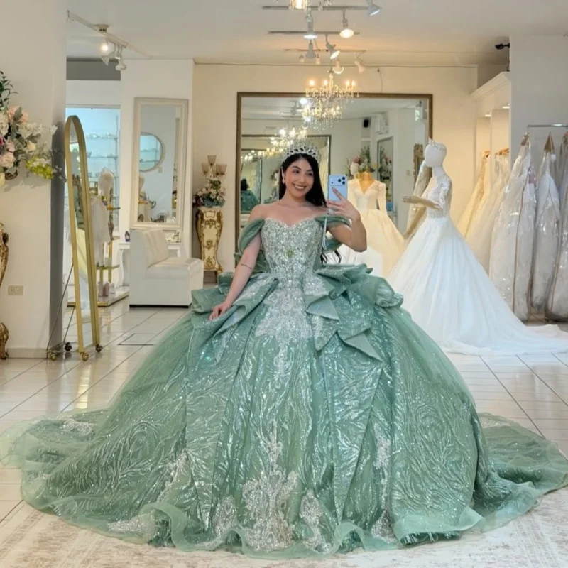 

Shiny Green Quinceanera Dresses Off the Shoulder Crystal Lace Layering Decal Long tail Bow Vestidoe 15 Quinceanera Customize