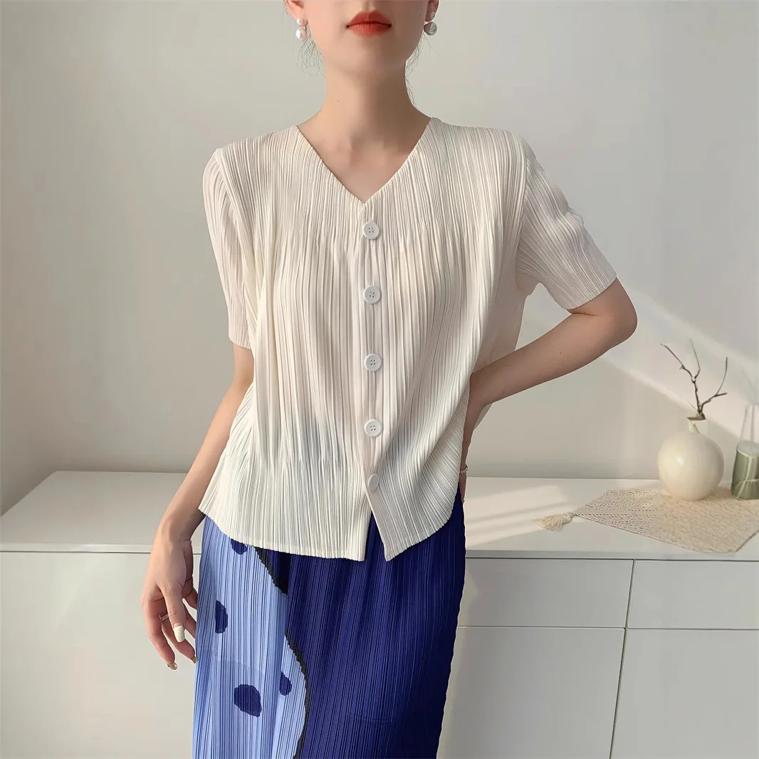 

Miyake Style Pleated Top for Women 2025 New Solid Color V-neck Short Sleeve Single-breasted Loose and Elegant Cardigan Shirt