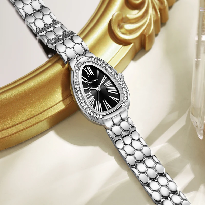 ساعة HONMIN ذات طابع شخصي اعوج مع الماس الاتجاه الذهبي للنساء بمينا صغير وثلاثة دبابيس كوارتز ساعة ترفيهية