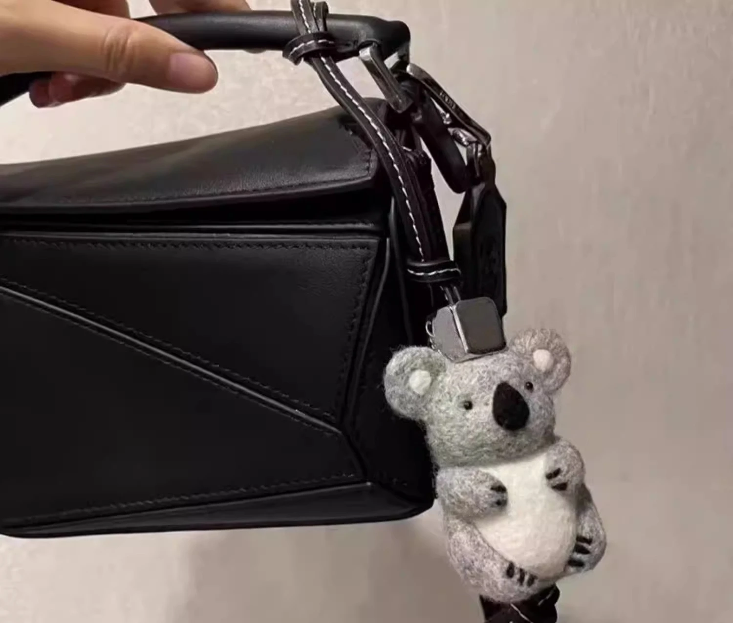 

2026 Handmade Premium Wool Felt Keychain Cute Hedgehog Koala Bag Charm Luxury Car Hanger for Purse Interior Decoration