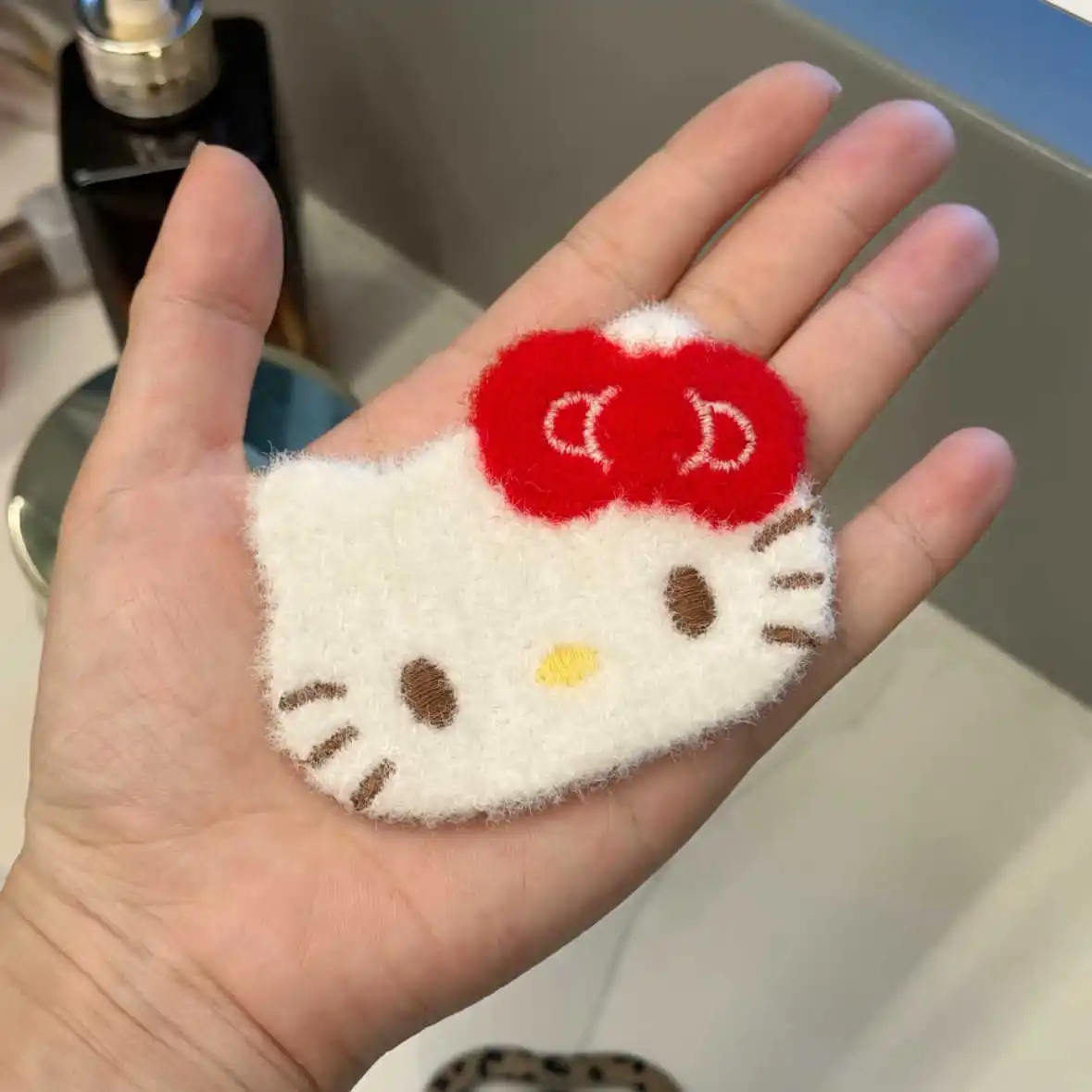 Cute Hello Kitty bangs sticker! Sweet girly plush side bangs‑frizzy‑hair hook‑and‑loop hair clips, set of 2