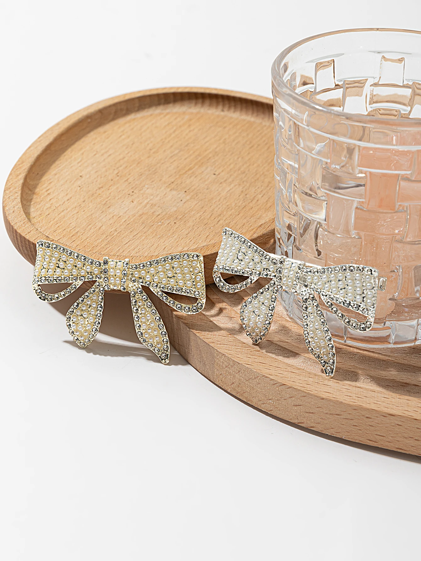 

Bow Pearl Diamond Duck bill clip cute simple hair clip for the forehead or the back of the head decoration