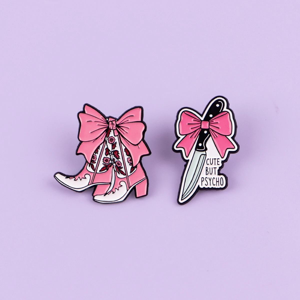 2 Stück „NUTE ABER PSYCHO“ Emaille Pin Schleife Brosche für Mantel Damen Broschen Mode Revers Abzeichen Schmuck Geschenk für Freunde