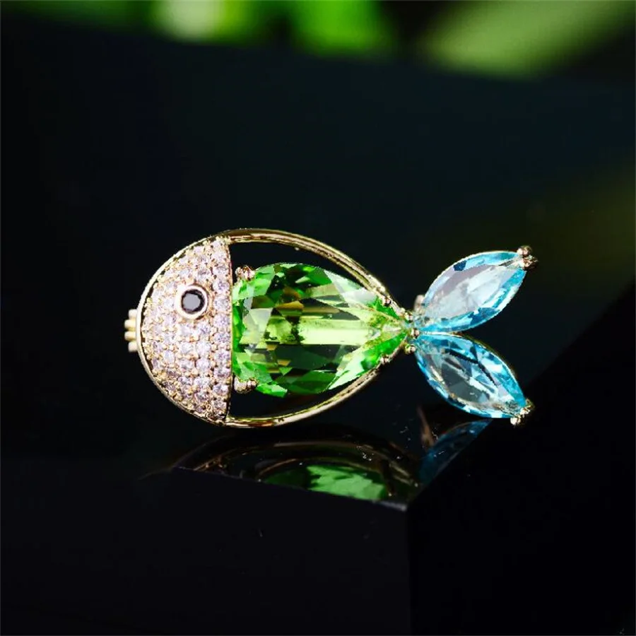 100PCS Wholesale Fashion Fish Brooch Sparkling Rhinestone Women Metal Fish Brooch Animal Broach Pins Coat Suit Accesories Gifts