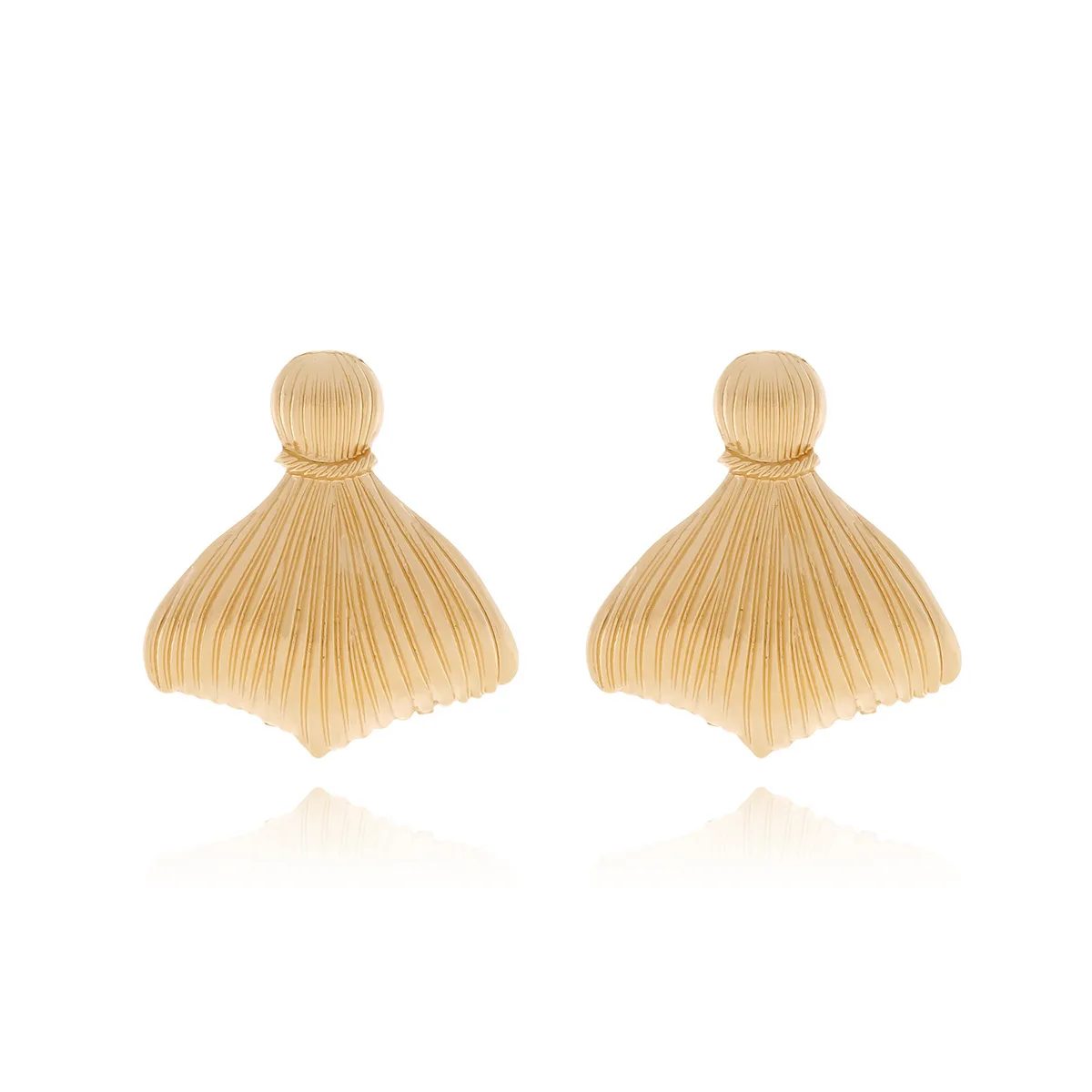 Retro creative exquisite texture fishtail earrings ins exaggerated light luxury alloy fishbone earrings women
