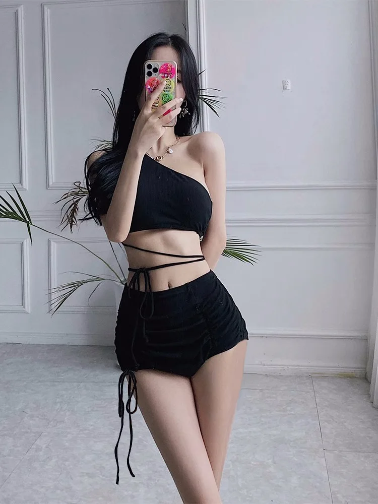 Seksi modis Korea satu bahu atasan pendek mujer celana pendek tali serut hitam set bikini dua potong baju renang empuk pakaian renang