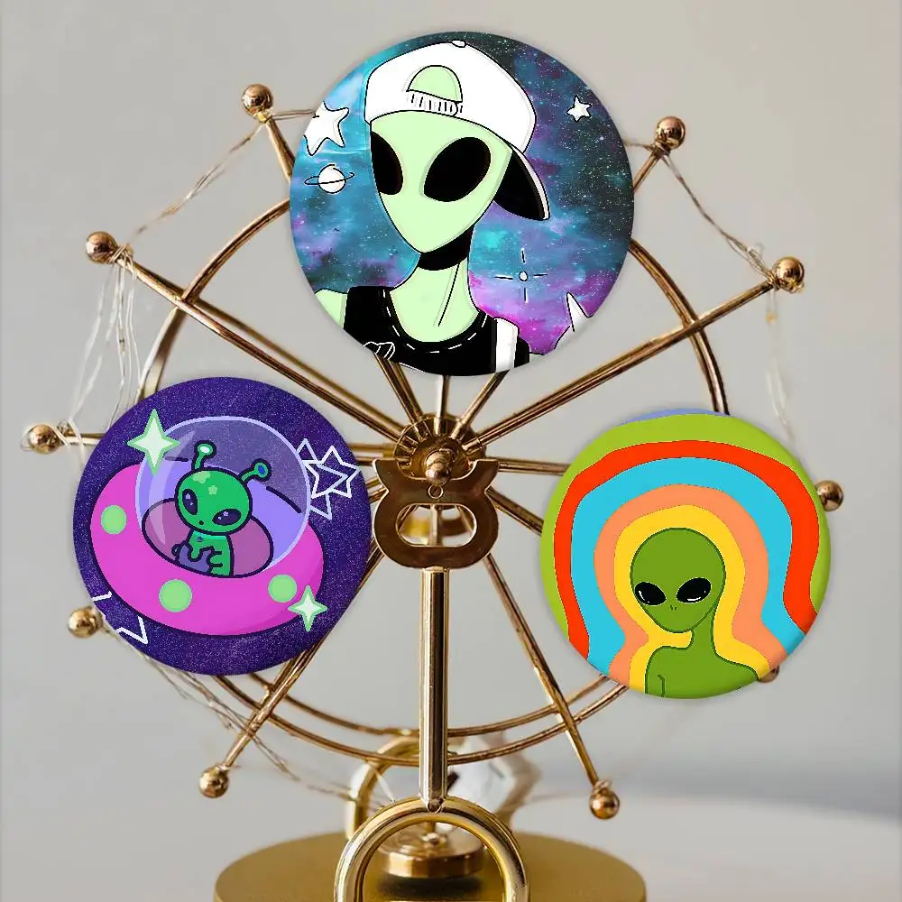 Cute Cartoom Alien Badges Tinplate Soft Button Pin Brooch Metal Badge Custom Jewelry Accessories Hat Bag Lapel