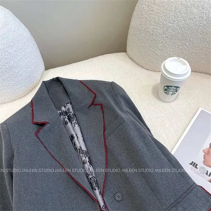 2025 Nieuwe Lente Grijs Jasje Vrouwen Koreaanse Mode Contrasterende Gesplitste Bloemen Jas Kantoor Dame Losse Ontwerp Bloemen Uitloper