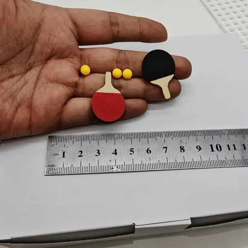 1Set Dollhouse Miniature Ping Pong Ball Model（2 Rackets + 3 Table Tennis Balls）Mini Simulation Doll House Playground Scene Decor