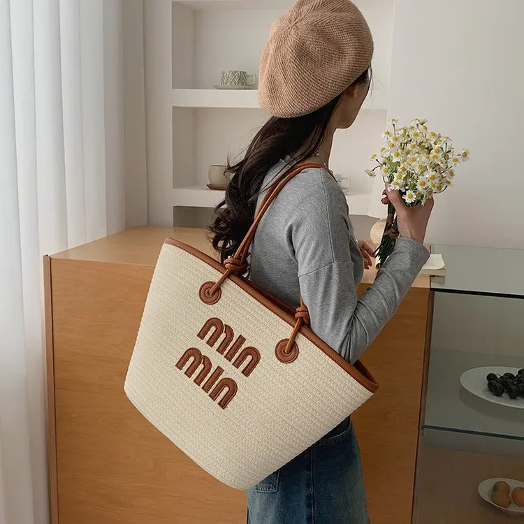 

Classic Designer Elegant Crossbody Diaper Bag: Luxury Women's Handbag With Vintage Style And Large Capacity For Messenger Tote