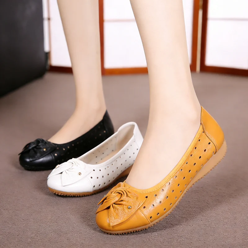 

Летние кожаные туфли 2026 года, женские, на плоской подошве, мягкие, удобные, для мам, без застежек, брендовые, повседневные, для прогулок, большие размеры, 42, D862