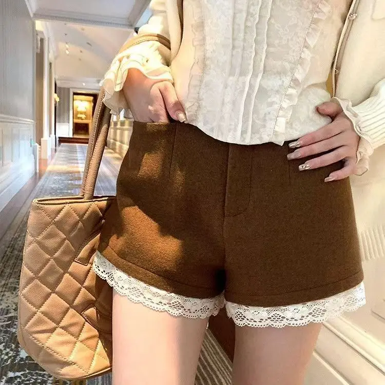 

Осень-зима, элегантные твидовые шорты с милой кружевной отделкой, женские широкие шорты Y2K для горячих девушек, стильные повседневные шорты с контрастными вставками