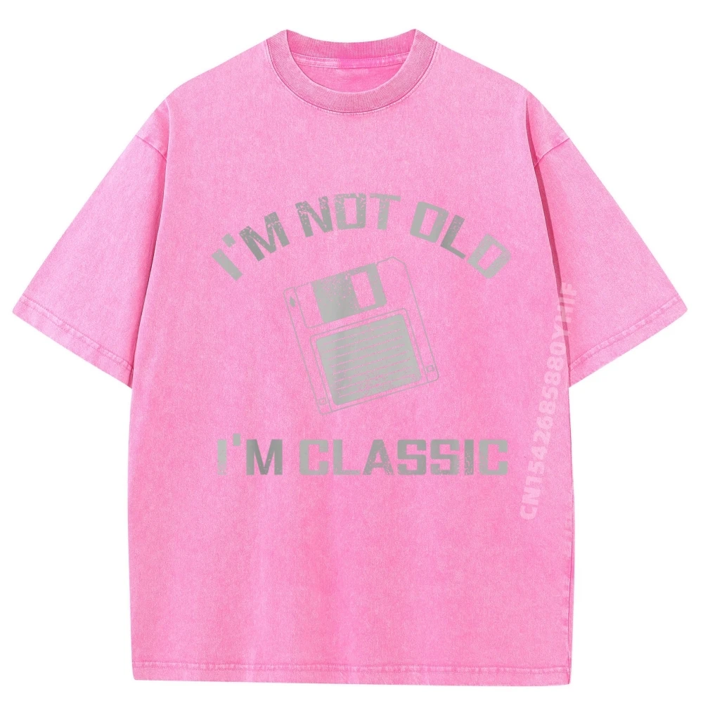 أنا لست قديمة أنا الكمبيوتر الكلاسيكي المهووس الطالب الذي يذاكر كثيرا أبي الأب خمر تي شيرت الرجال المألوف والعصرية غسلها التي شيرت