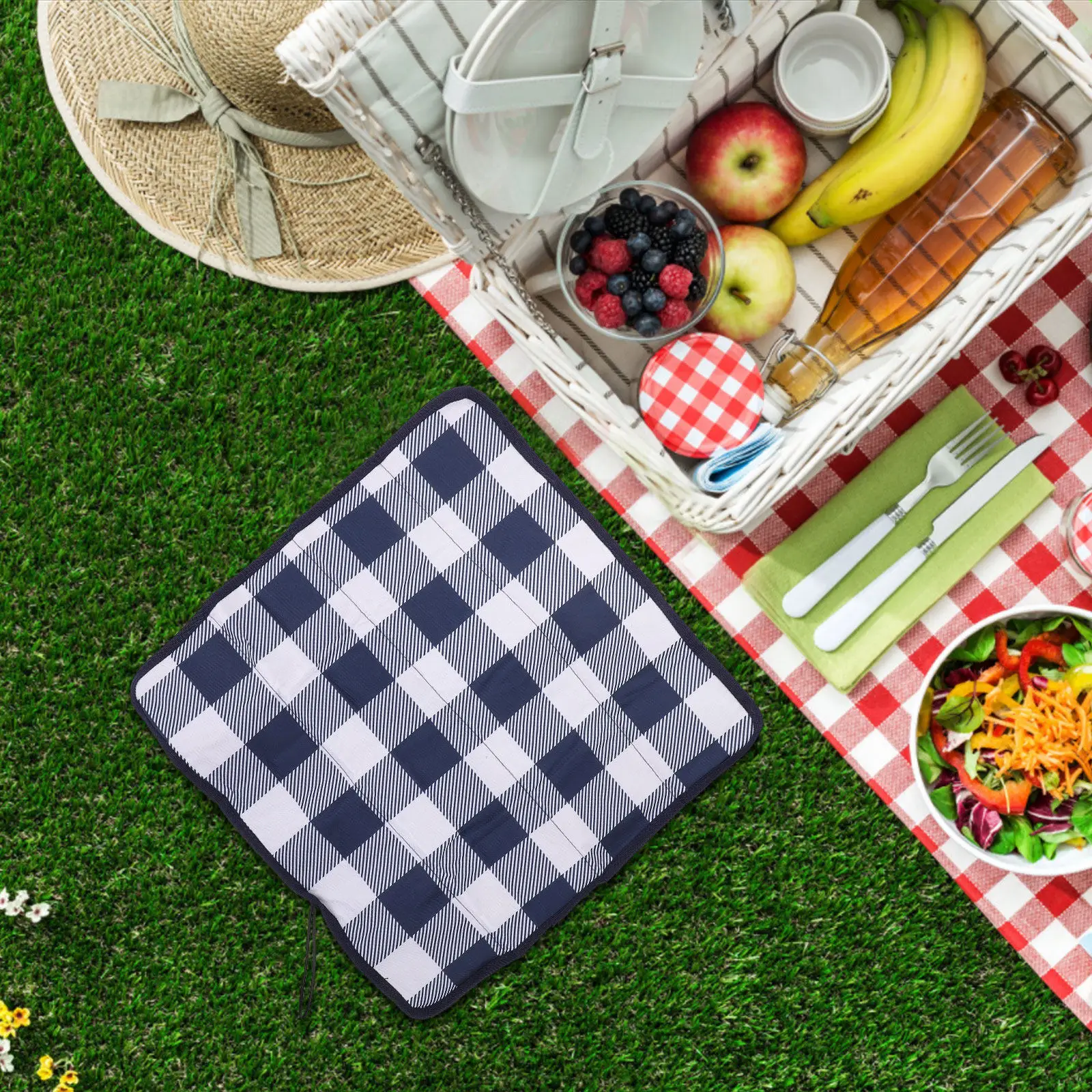 

Stylish Grid Pattern Outdoor Seat Pad Lightweight Portable Cushion for Camping Hiking Picnics Camping Mat Outdoor Seat Pad