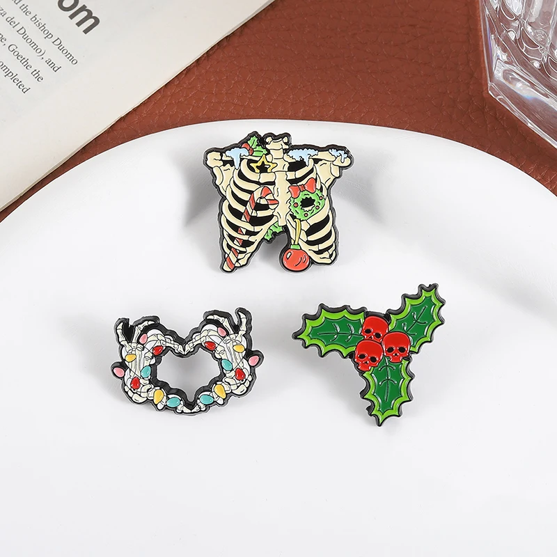 Punk Weihnachten Emaille Pins Brustkorb Skelett Hand Herz Brosche Abzeichen Rucksack Anstecknadel Zubehör Geschenk für Freunde