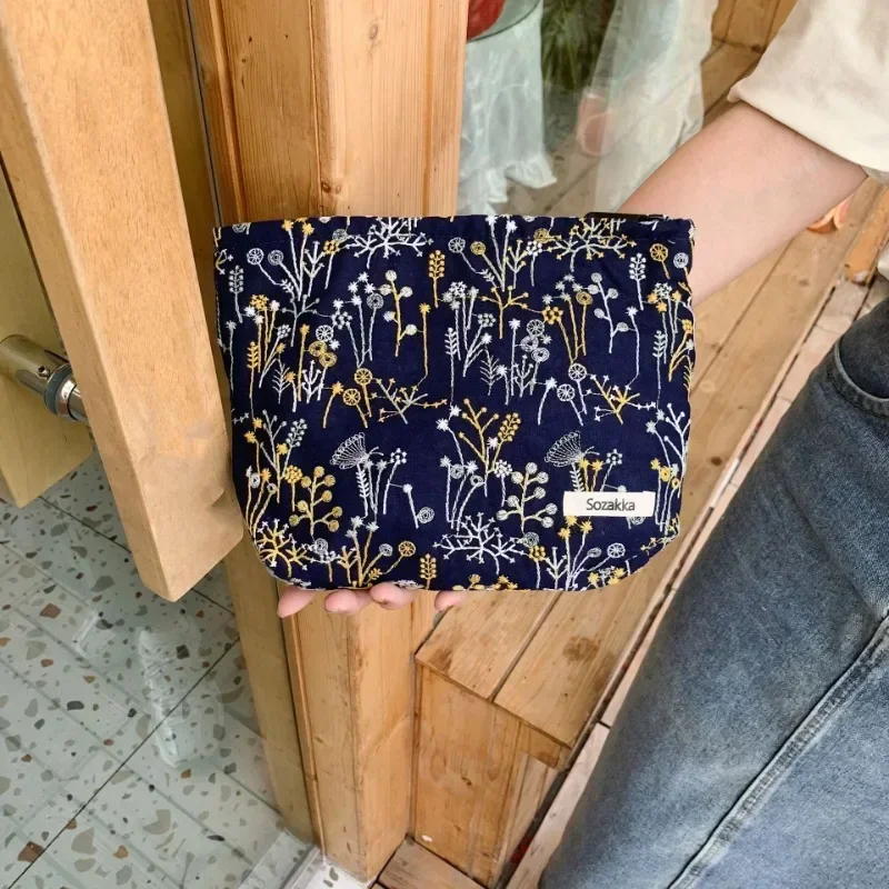 Fashion Embroidery Flower Cosmetic Bag for Women Large Capacity Makeup Lipstick Storage Portable Toiletry Bag case