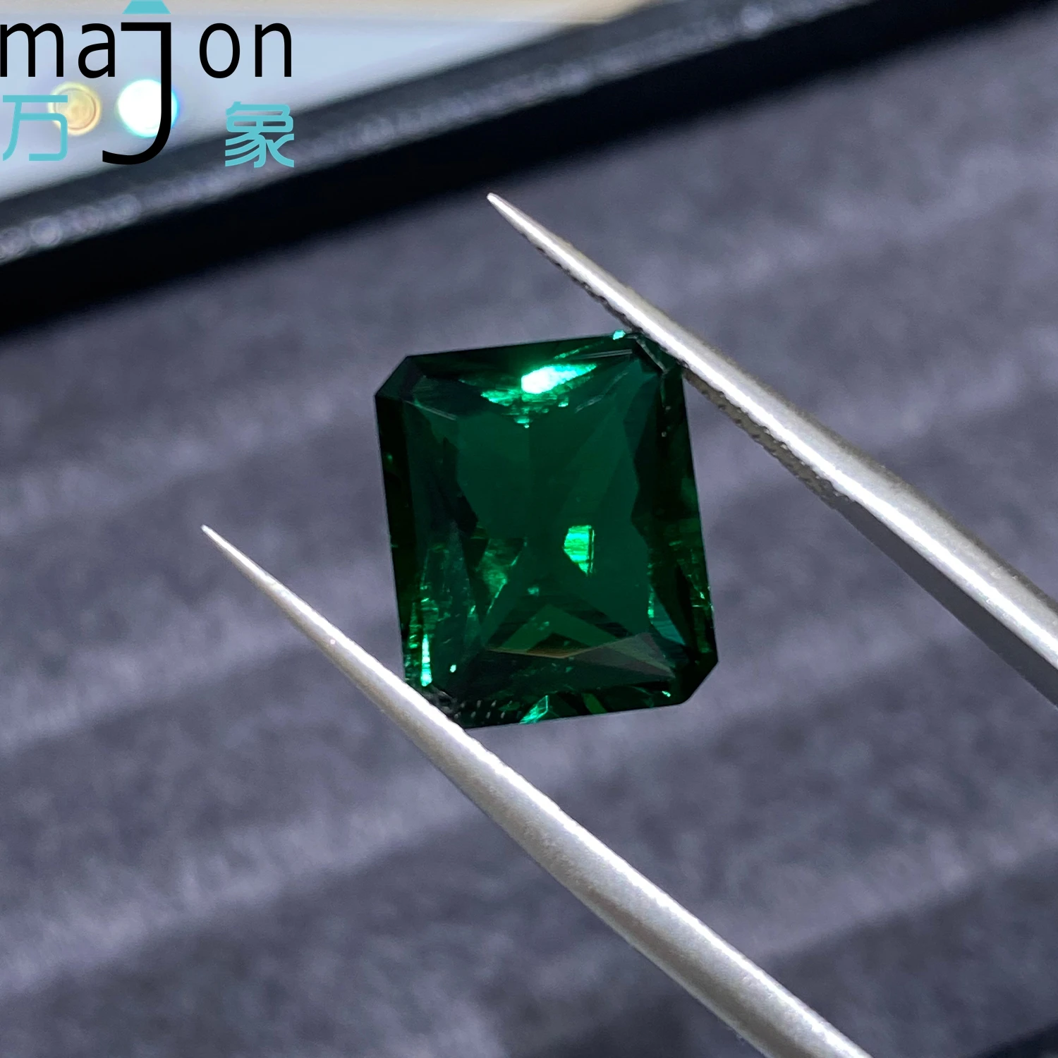 

Lab Grown Emerald Dark Green Color Emerald Cut Size 4.9CT Selectable AGL Certificate