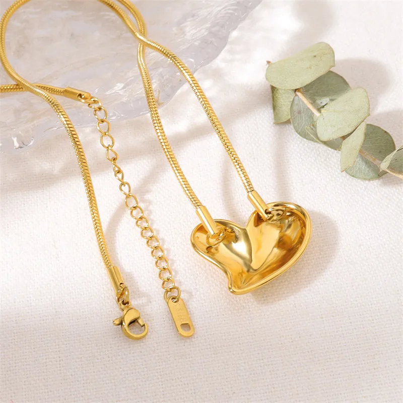 Puck Simple Stainless Steel Heart Pendant Necklace for Women Vintage Snake Chains Chic 18K Gold Plated Waterproof Jewelry