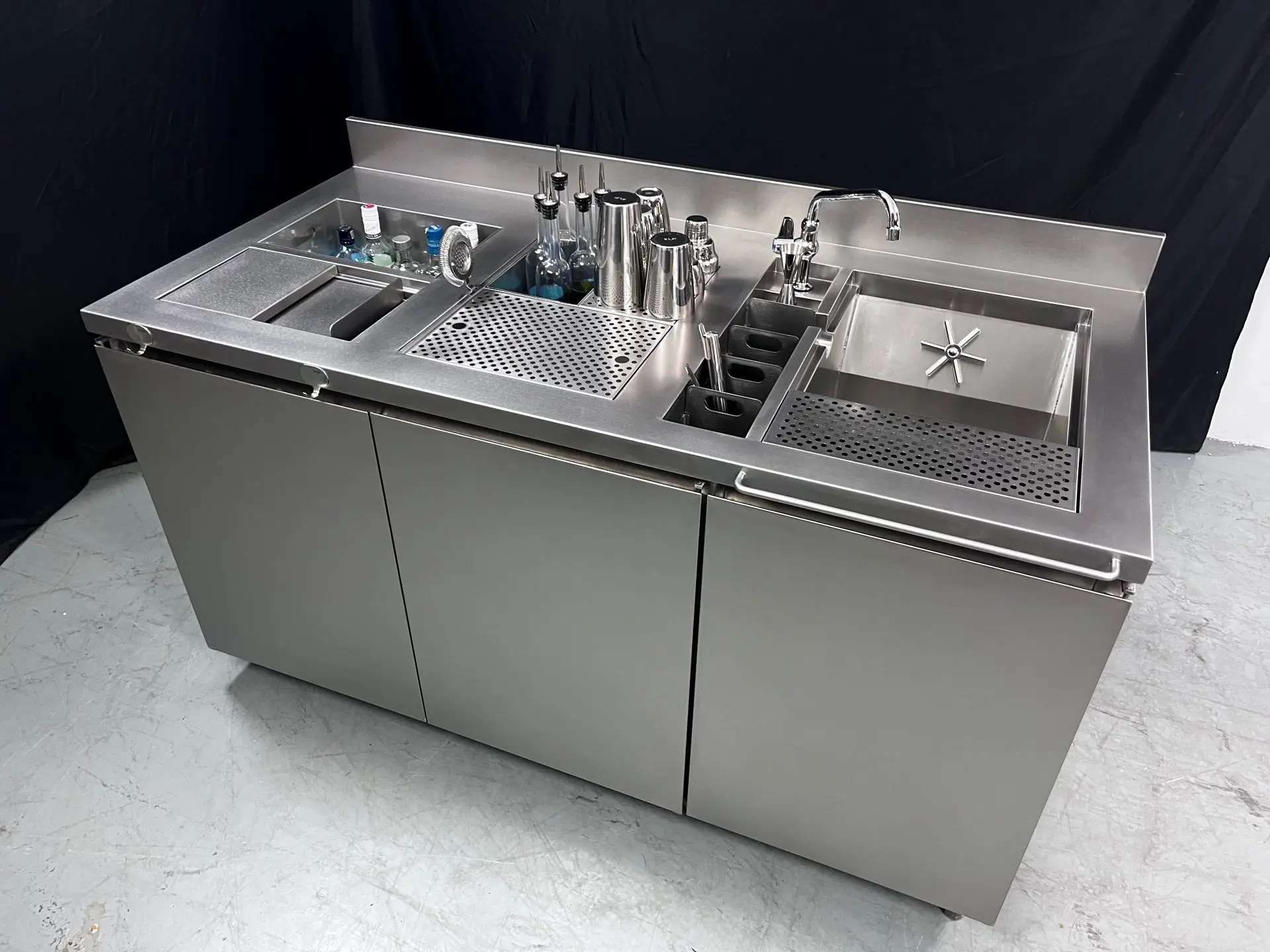 201/304 SS Commercial Under bar Workstation, Drain Counter W/Glass Rinser, Tap & Cabinet for Cafe Pub Cocktails