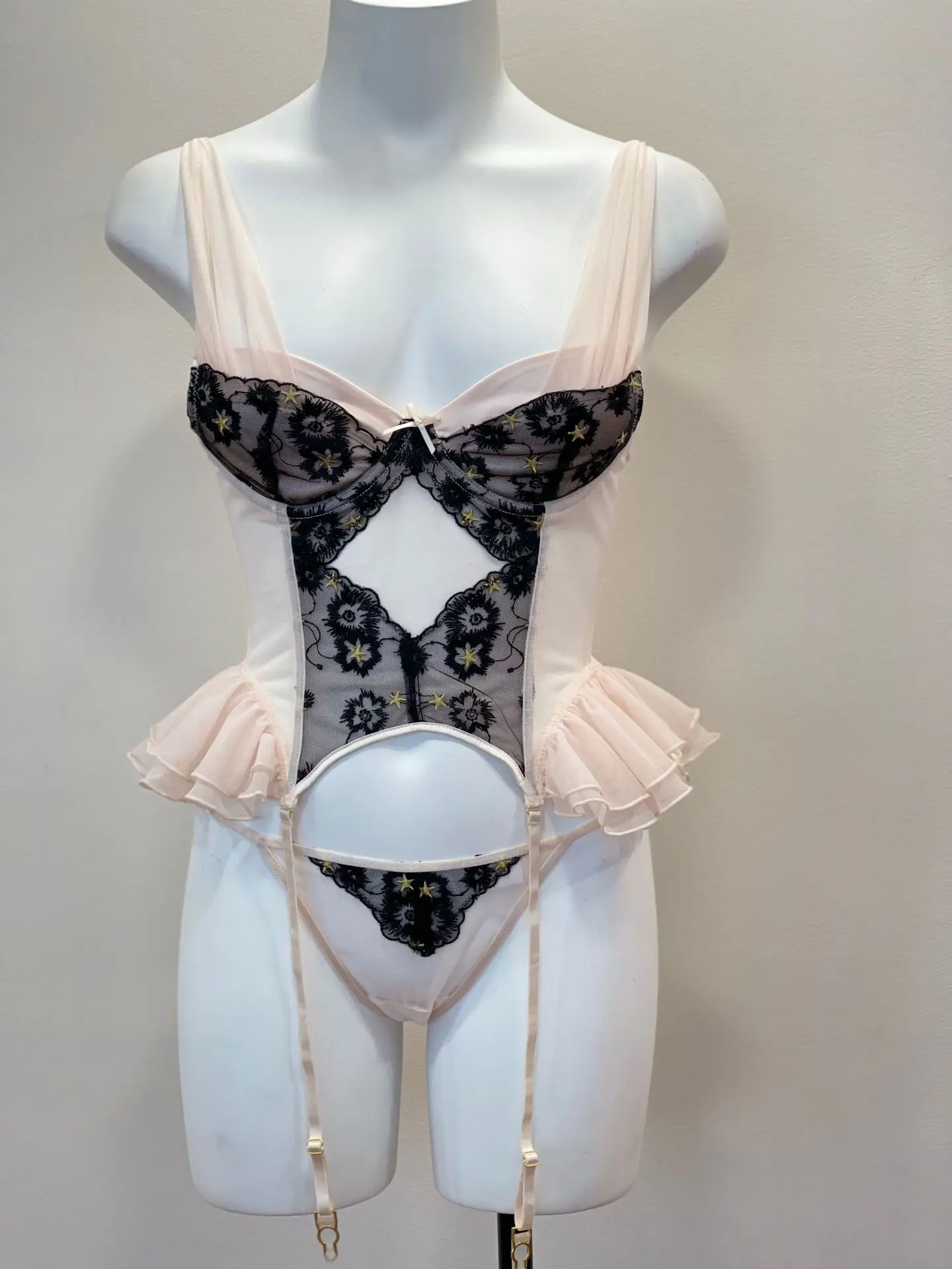 Luxury Body Shapers Women Shapewear Lace Sexy Lingerie Pajamas French Cut-out Corset Tops and Shorts Two-piece Underwear Set