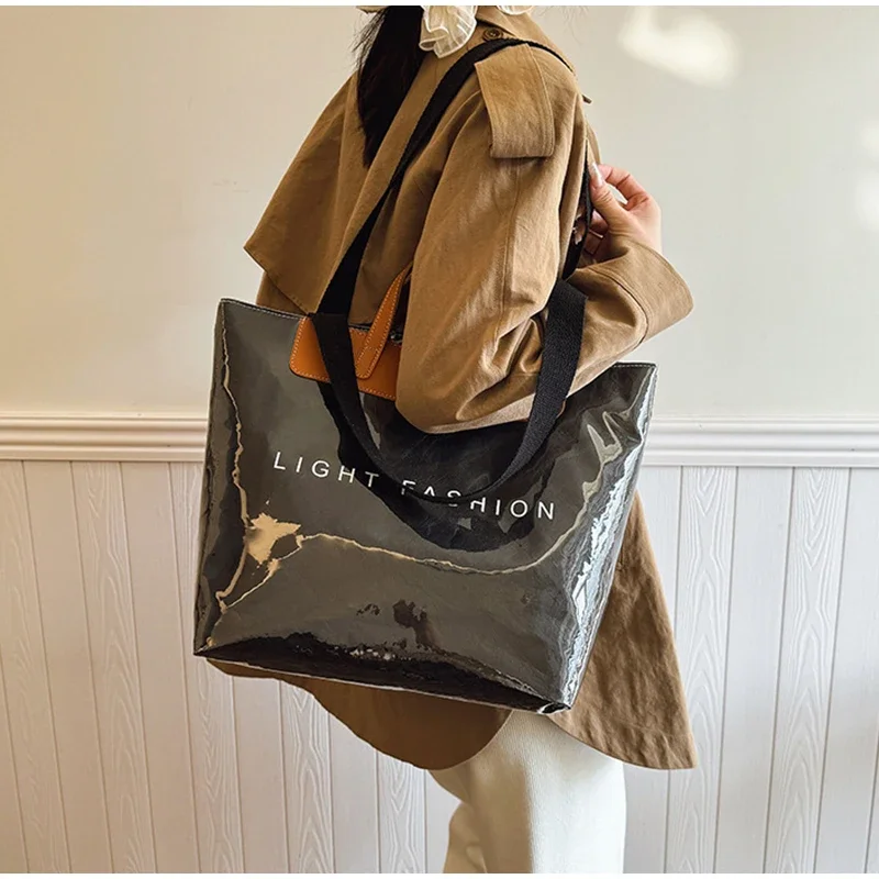 Klare Tragetasche aus PVC-Kraftpapier mit Farbkontrast, luxuriöse Vintage-Hobo-Umhängetasche, wasserdichte Shopper-Handtasche mit Buchstaben oben – Detail 26