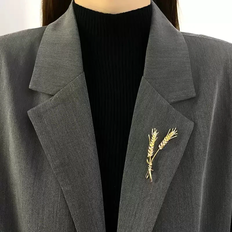 دبابيس دبابيس اللؤلؤ على شكل قلب ملحقات البدلة المختلفة دبابيس تذكارية