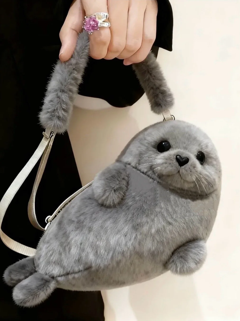 

Adorable Seal Plu Bag Portable High Value Autumn Winter New 2025 Youth Casual Animal ape Zipper Closure Korean Sle Bag