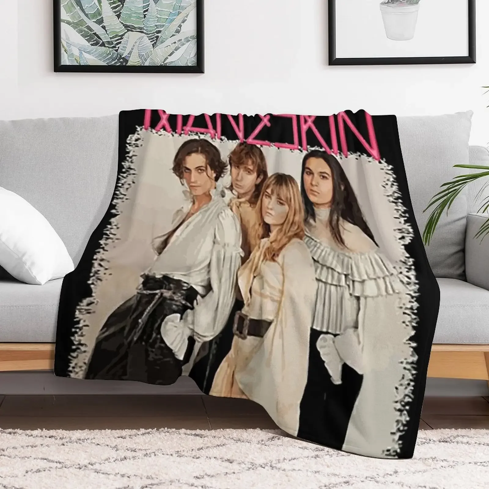 The Official Merchandise of M?neskin - Maneskin Throw Blanket Bed Fashionable Luxury Designer Plush Blankets