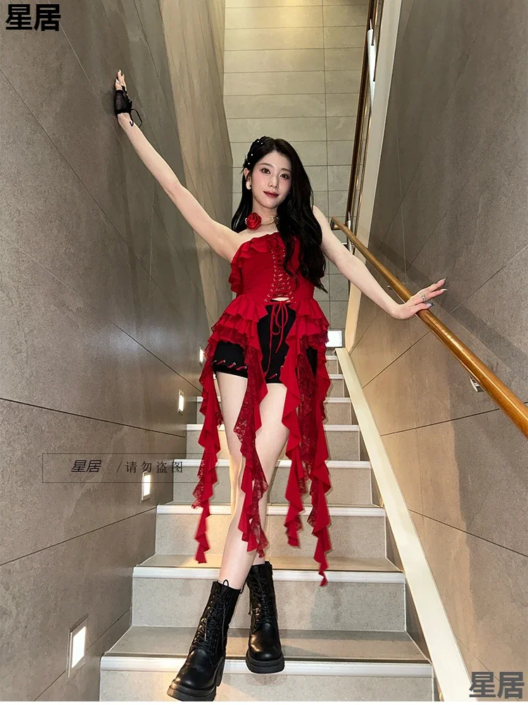 Kobiety kostiumy sceniczne seksowna czerwona marszczona sznurowana nieregularna lamówka topy bez ramiączek klub nocny Dj Rave ubrania piosenkarka odzież jazzowa