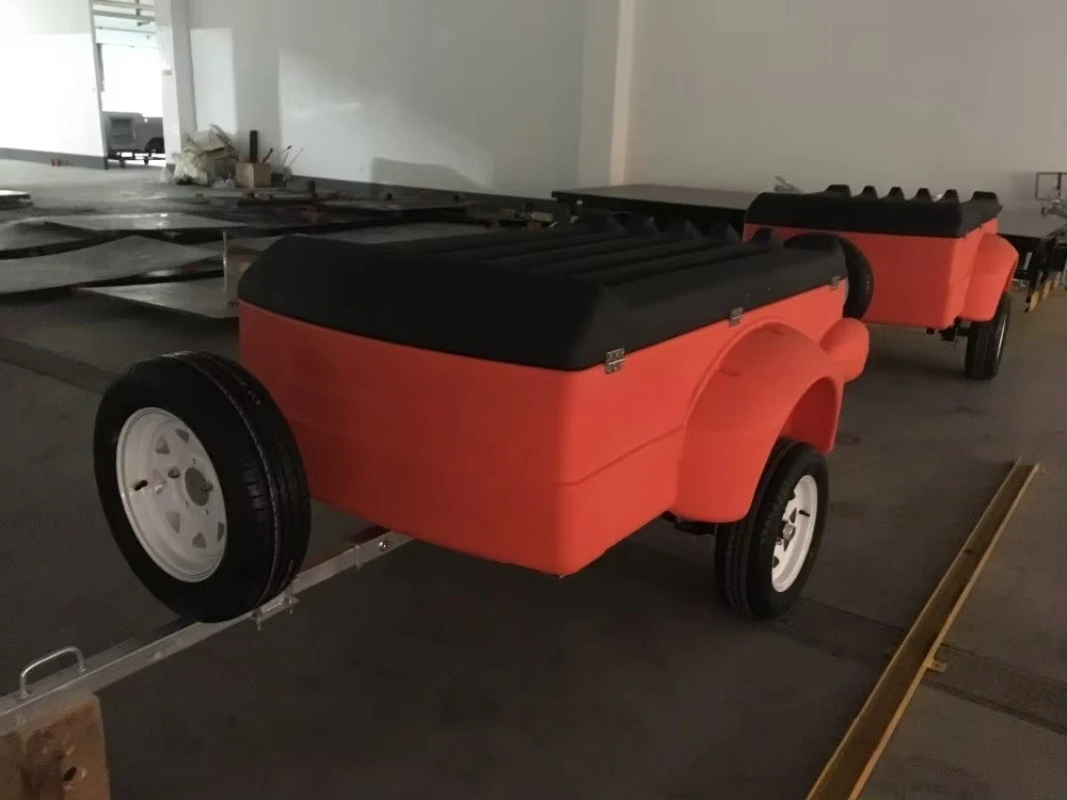 Przyczepa kempingowa z nosidełkiem na rowery