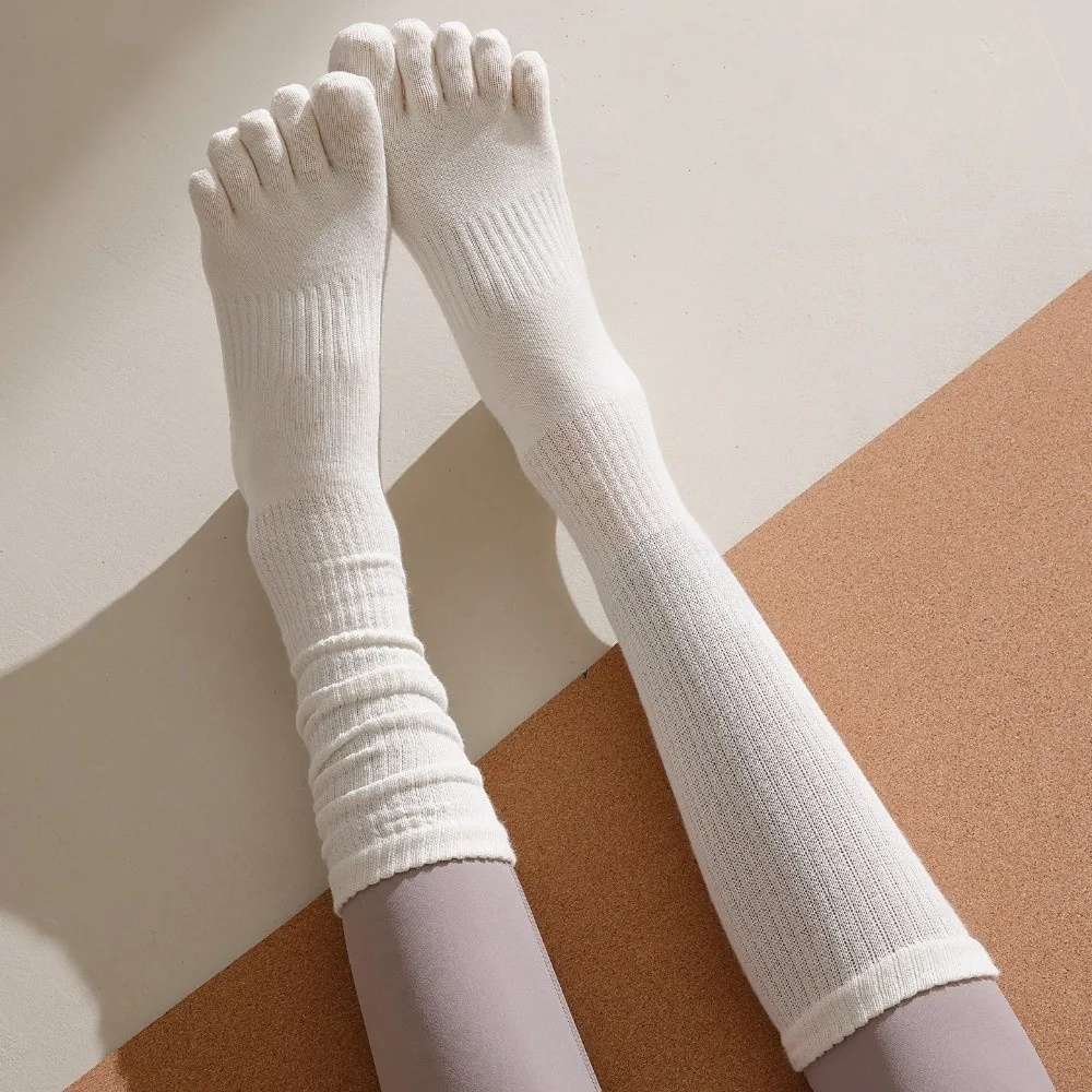 خمسة أصابع الرياضة تو الجوارب أصابع منفصلة سيليكون المضادة للانزلاق النساء اليوغا الجوارب طويلة أنبوب مرونة الرياضة جوارب بيلاتيس