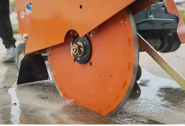 آلة قطع الطرق الخرسانية الأسفلت عالية الجودة آلة قطع الطرق الأرضية المحرك