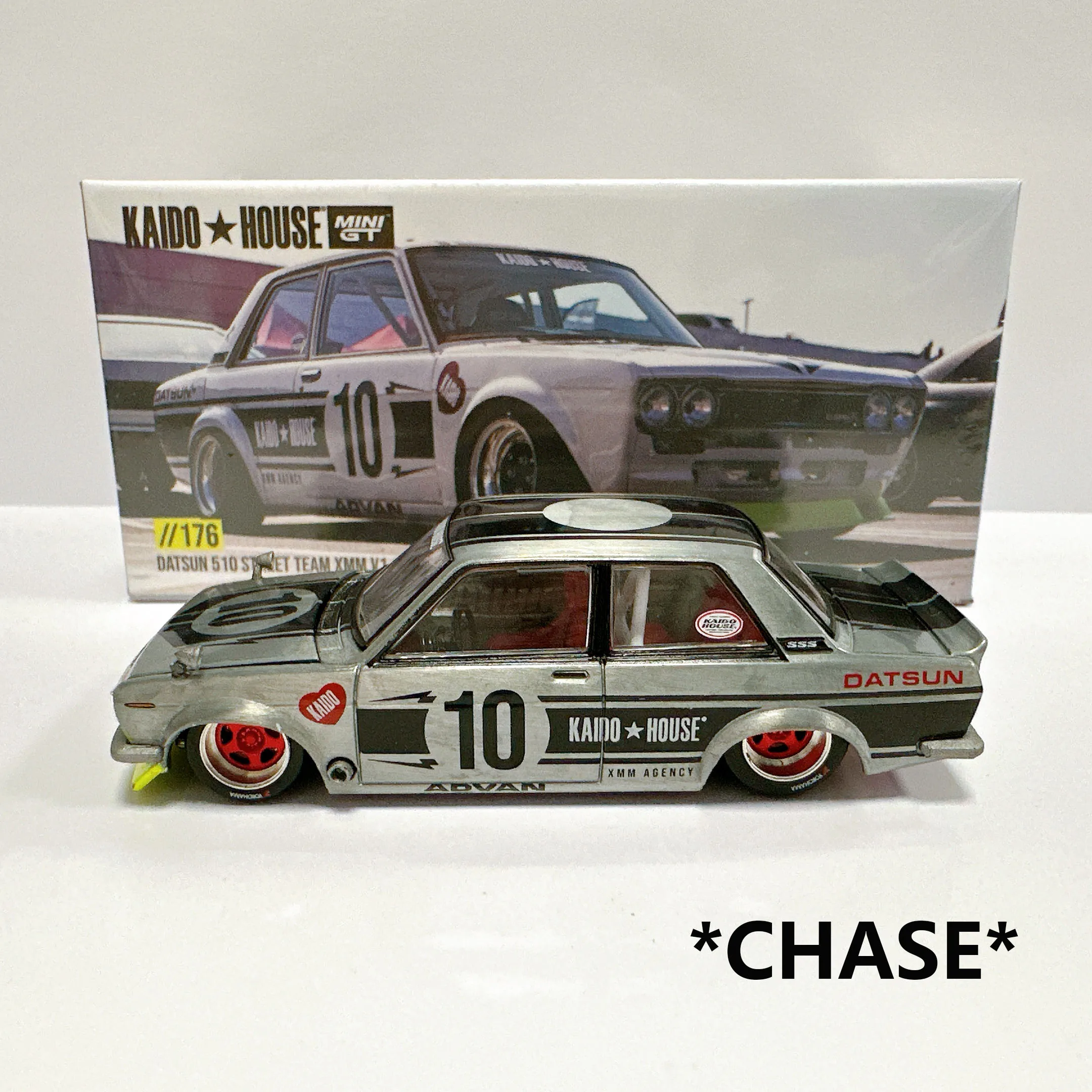 

Kaido House 176 *CHASE* 1:64 DATSUN 510 Street Team XMM V1 White Openable Hood Diecast Car Model MINIGT KHMG