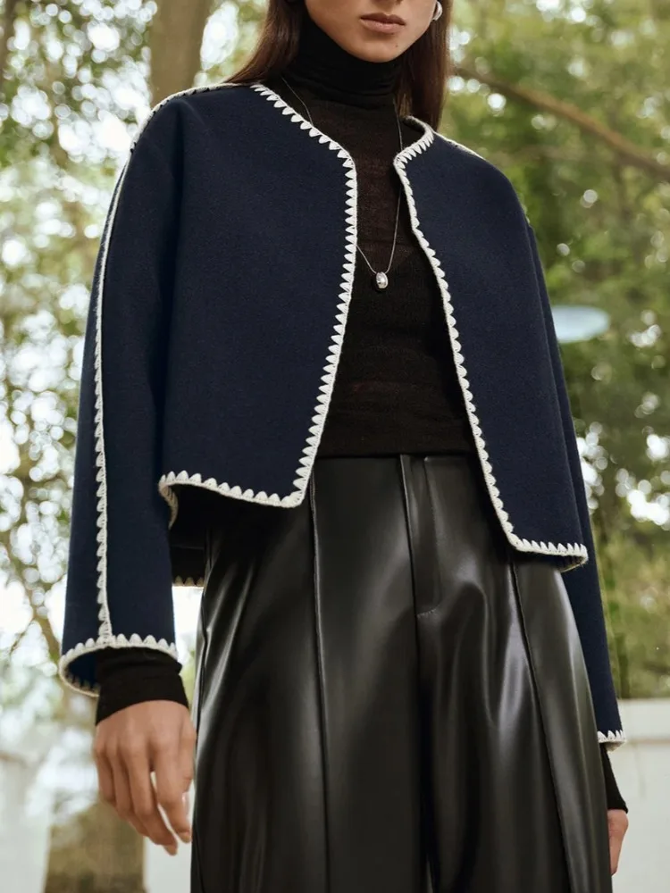 Freeacy 2026 ربيع جديد المرأة اقتصاص سترة الأزرق الداكن الأبيض صدفي خياطة المتضخم سترة الرجعية غير رسمية سترة معطف