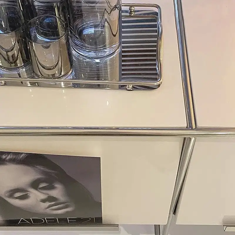 Armário lateral medieval