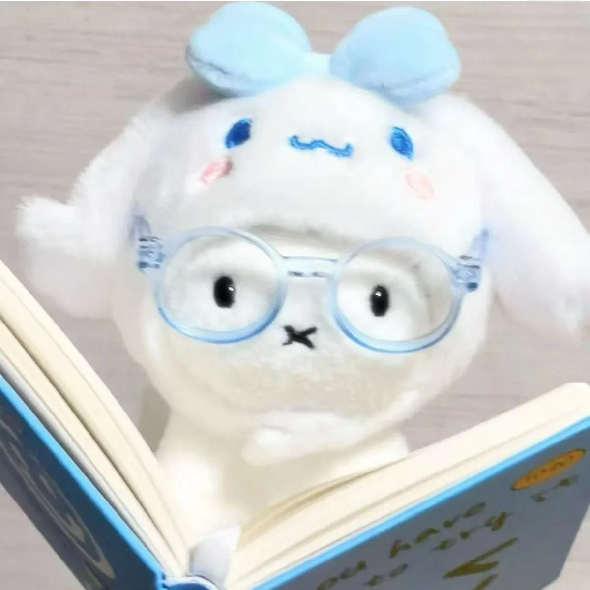 

Плюшевый брелок Sanrio Cinnamoroll в стиле очков, милый аксессуар для украшения рюкзака