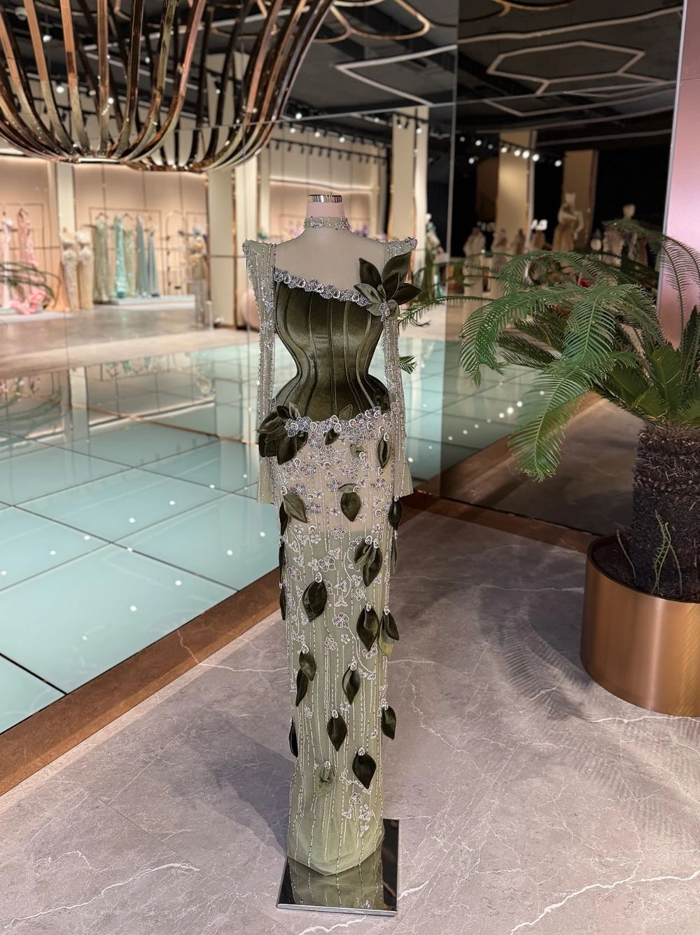 非対称ベルベット & 3D リーフビーズイブニングドレス フリンジスリーブ セクシー ストレート カスタマイズされた繊細なカクテルガウン カスタマイズされた